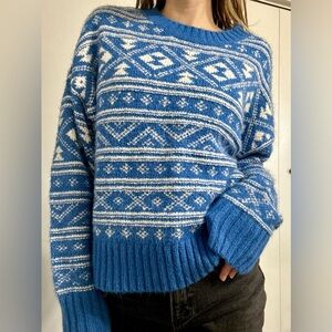 American Eagle Vintage Blue and White Crewneck Knit Sweater